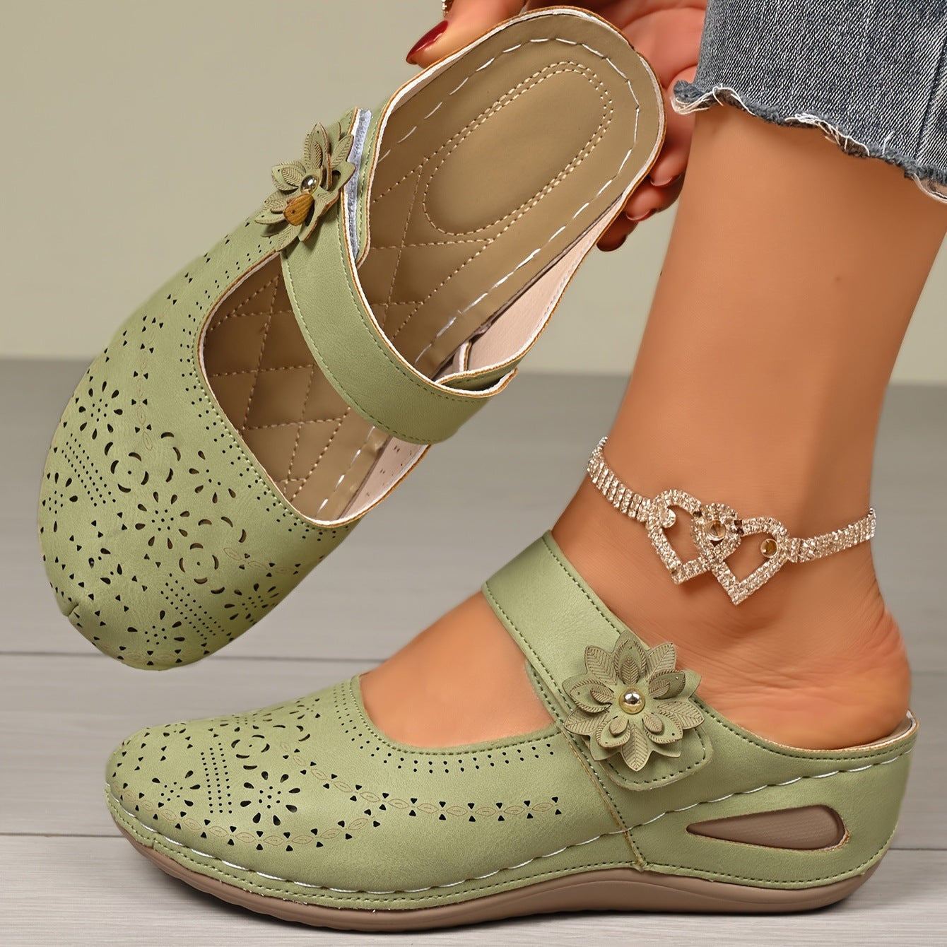 👡 Κομψά καλοκαιρινά τσόκαρα με κοπές λέιζερ και τρισδιάστατα λουλούδια – Μαλακό δέρμα, ελαφριά πλατφόρμα αντικραδασμικής προστασίας, 6 χρώματα, μεγάλα μεγέθη 36-43! 🌸☀️