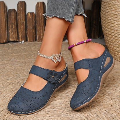 👡 Κομψά καλοκαιρινά τσόκαρα με κοπές λέιζερ και τρισδιάστατα λουλούδια – Μαλακό δέρμα, ελαφριά πλατφόρμα αντικραδασμικής προστασίας, 6 χρώματα, μεγάλα μεγέθη 36-43! 🌸☀️